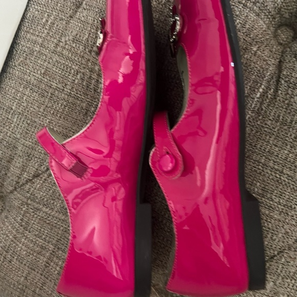 Authentic Gucci Shoes - Picture 3 of 6